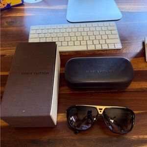 Louis Vuitton Black and Gold Pilot Sunglasses with Brown Gradient Lenses
